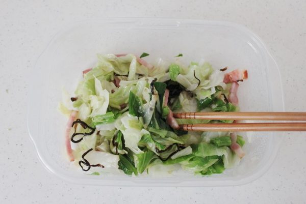 キャベツとベーコンの塩昆布バター