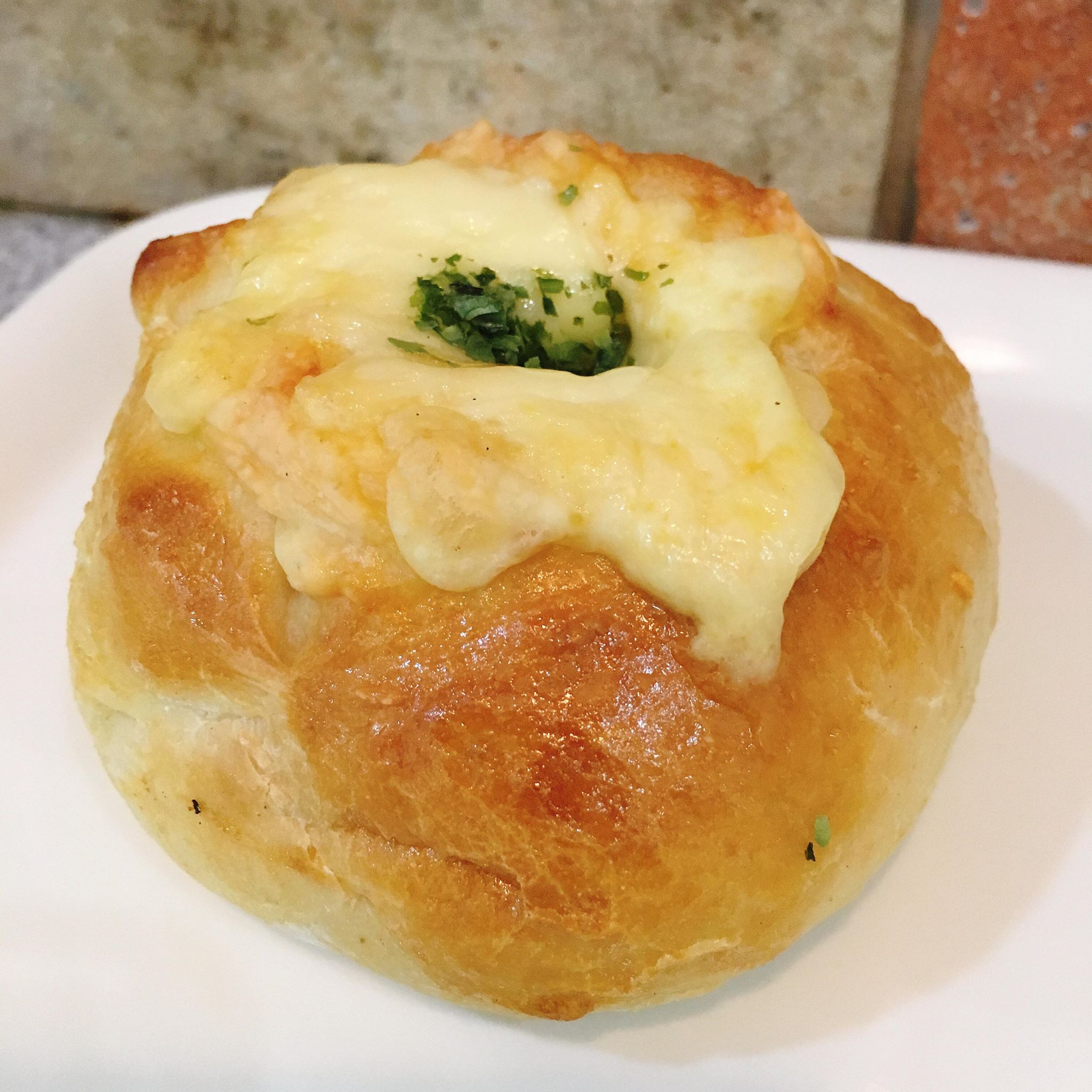 【茅場町】迫力満点“総菜パン”のオンパレード！焼きたてパンの店「ベニヤ」