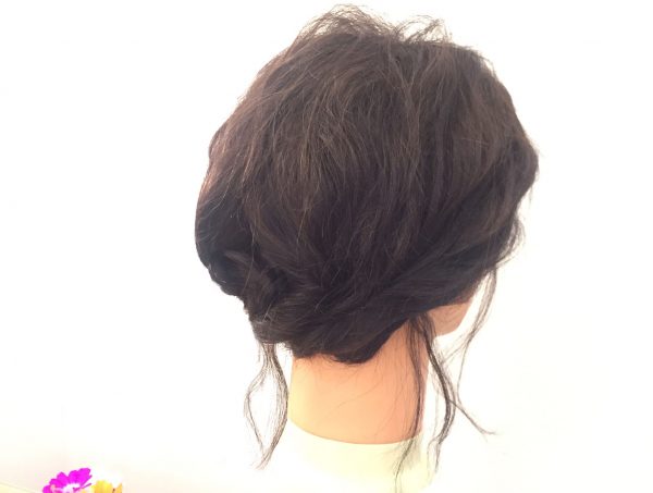 ふんわり優しげ「三つ編み」ヘアアレンジ01