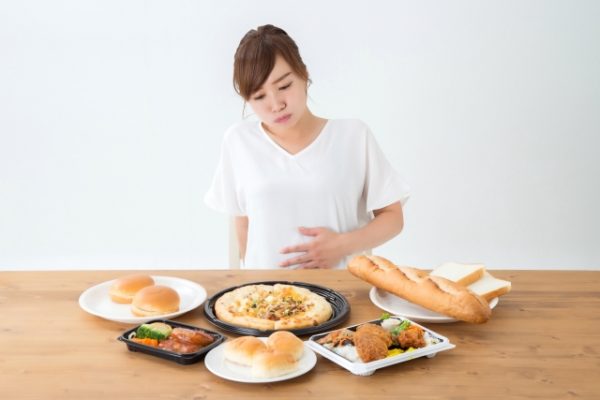 胃もたれしてない？年末年始の「食べすぎ飲みすぎ」を和らげるヒント3つ