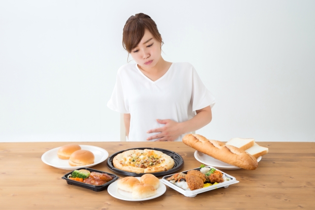 胃もたれしてない？年末年始の「食べすぎ飲みすぎ」を和らげるヒント3つ