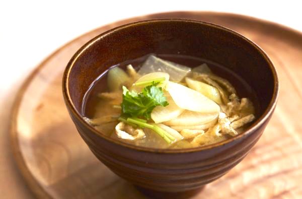 風邪対策の定番！ひと手間で簡単「干し大根と長ねぎのお味噌汁」