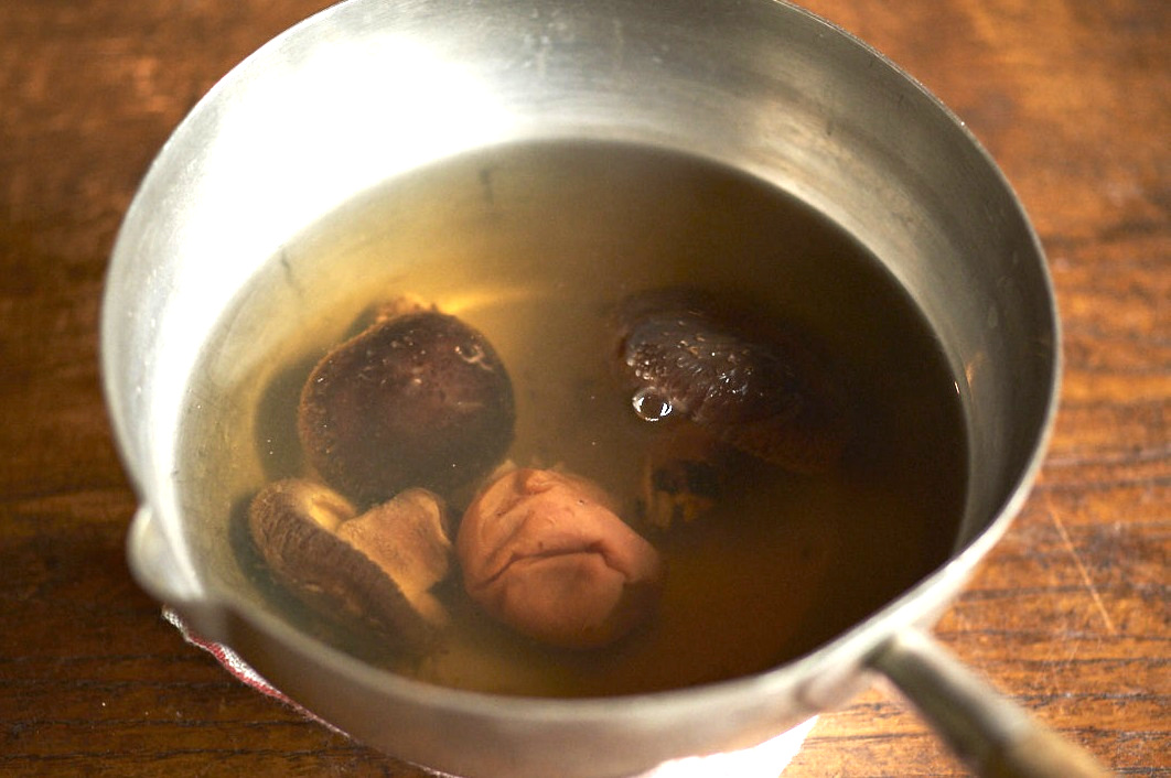 忘年会シーズンに◎疲れた胃をリセットする「しいたけだしのスープ」