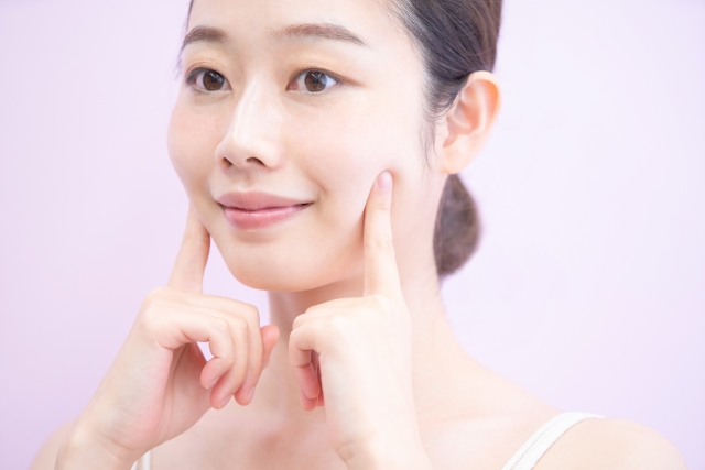“あれ…顔太った？”そんな朝の「むくみリセット」マッサージ方法