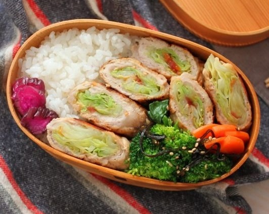 レンジで簡単ヘルシー！「キャベツ豚ロール」「ブロッコリーごま昆布」2品弁当