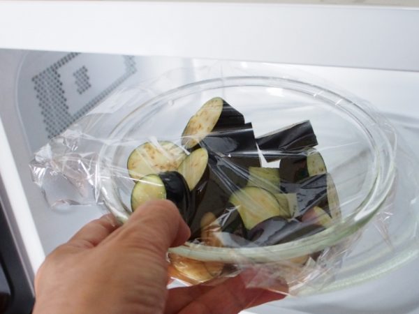 お家飲みにおすすめ♪簡単おいしい「なす」のおつまみ2つ