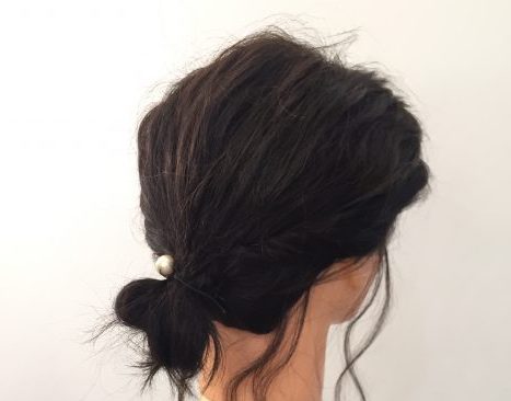 ひと手間で後頭部ふわり♪ルーズ感が今っぽい「お団子」ヘアアレンジ