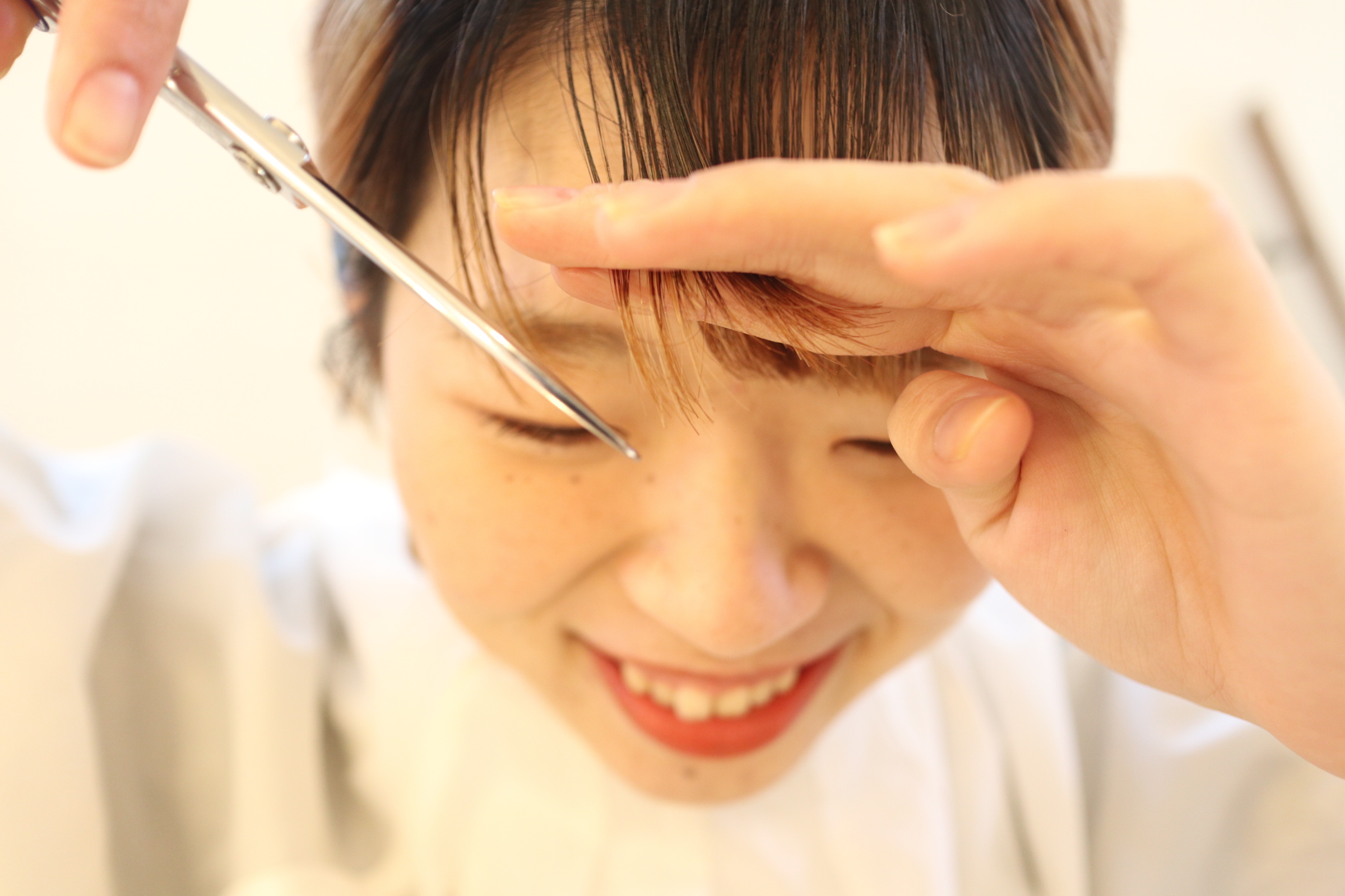 新年までにすっきり！失敗しない「セルフ前髪カット」のコツ♪