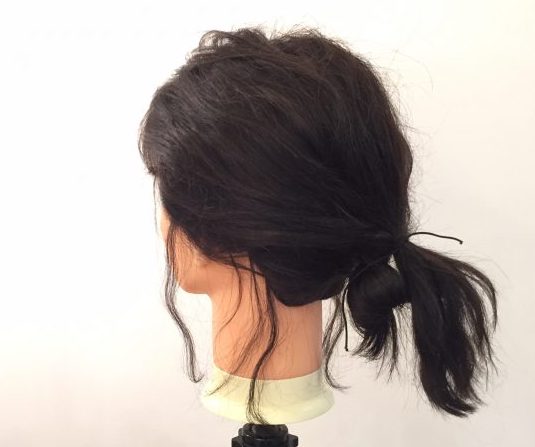 ひと手間で後頭部ふわり♪ルーズ感が今っぽい「お団子」ヘアアレンジ