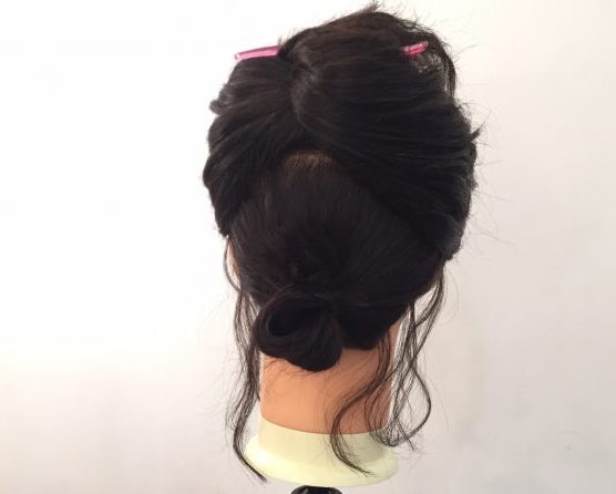 ひと手間で後頭部ふわり♪ルーズ感が今っぽい「お団子」ヘアアレンジ