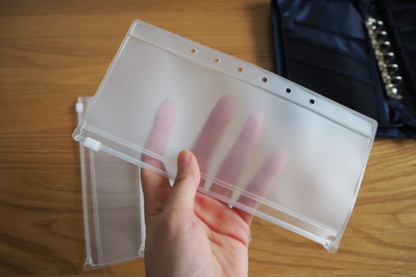 クリアポケットが便利な「無印良品のパスポートケース」