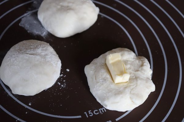 おもちが大変身!モチモチ&カリじゅわ~が簡単「バターミルクもちパン」