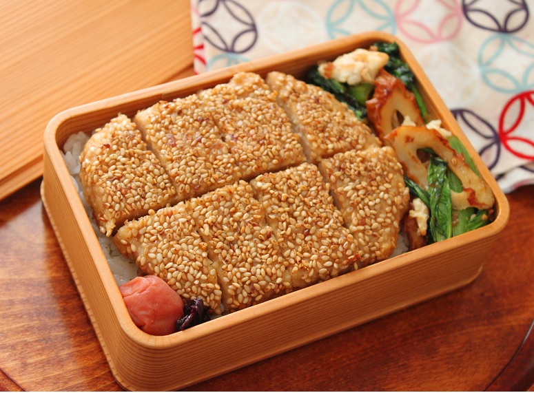 卵1個使い切り！「のし鶏つくね」「ちくわと小松菜の炒めもの」2品弁当