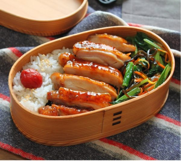 「鶏の照り焼き」と「小松菜の塩昆布レンジ炒め」の2品弁当