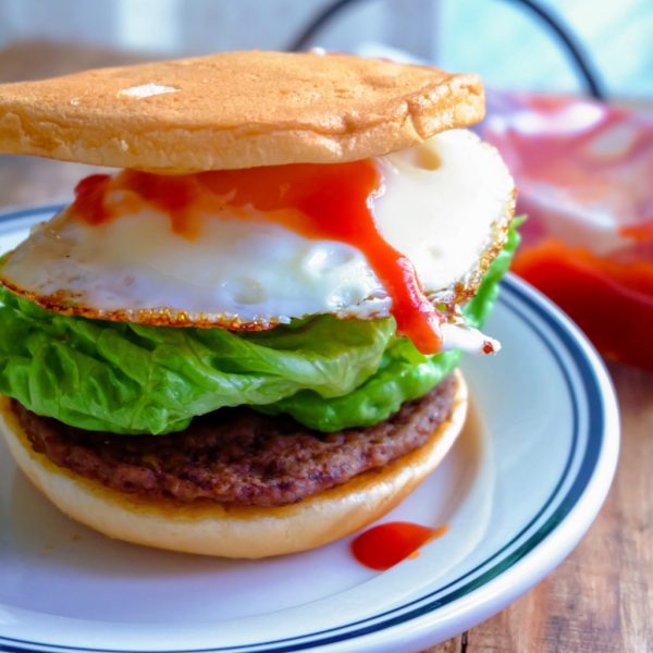 一回作って二度おいしい!手軽にリメイク「トーストでハンバーガー」