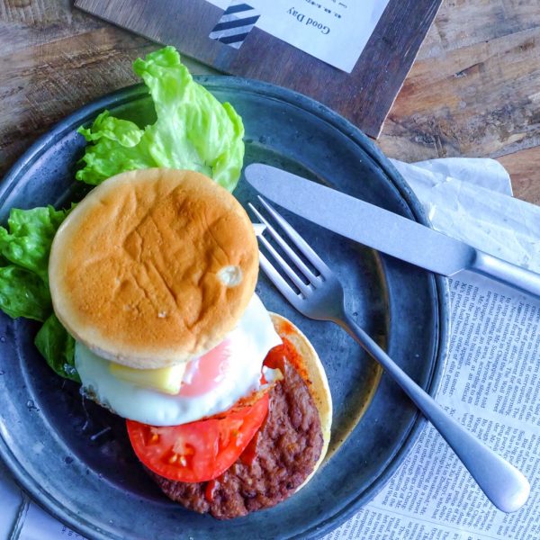 1度の調理で2度おいしい♪お手軽リメイク「トーストハンバーガー」