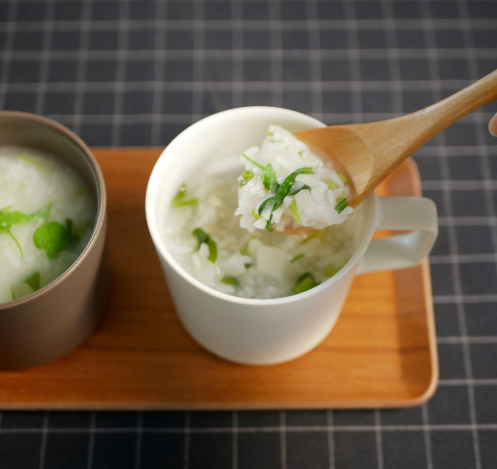 一人暮らしさんでもできる！レンジで簡単「マグカップ七草がゆ」