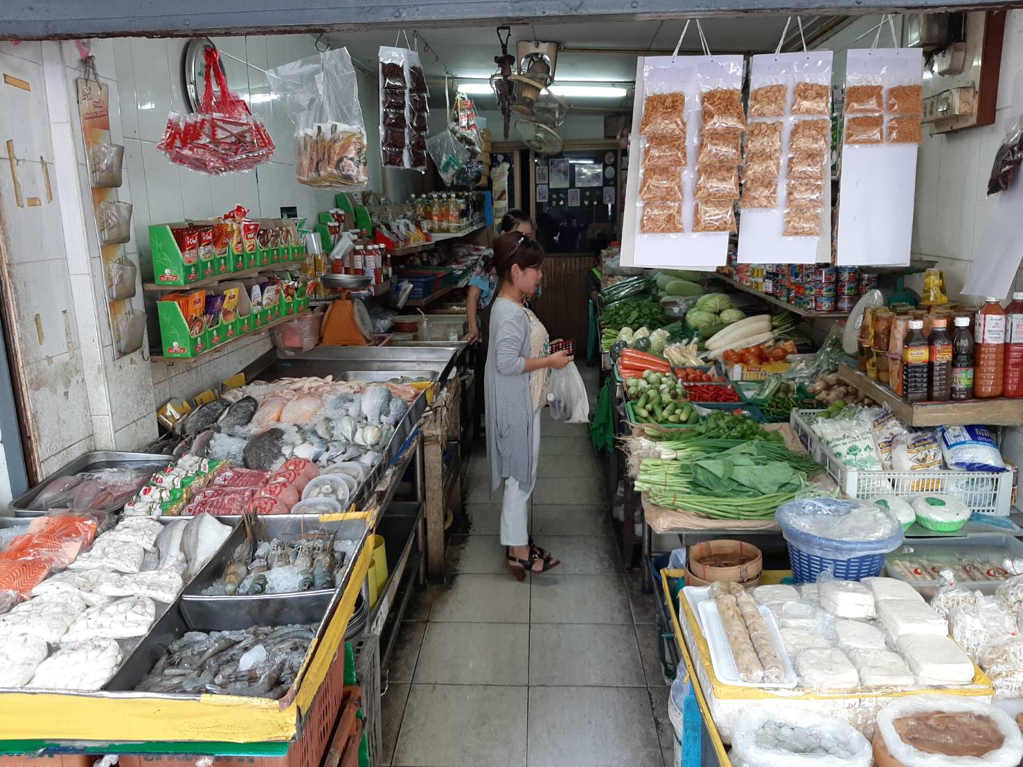 ローカルな八百屋さんでお買い物