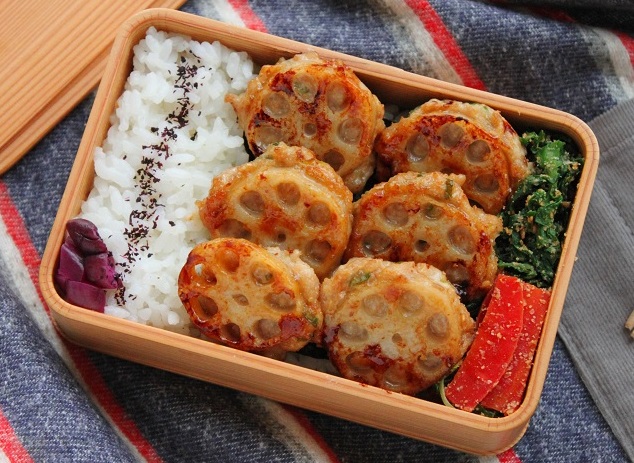 時短で可愛い！「れんこんつくね」「春菊のごま和え」2品弁当