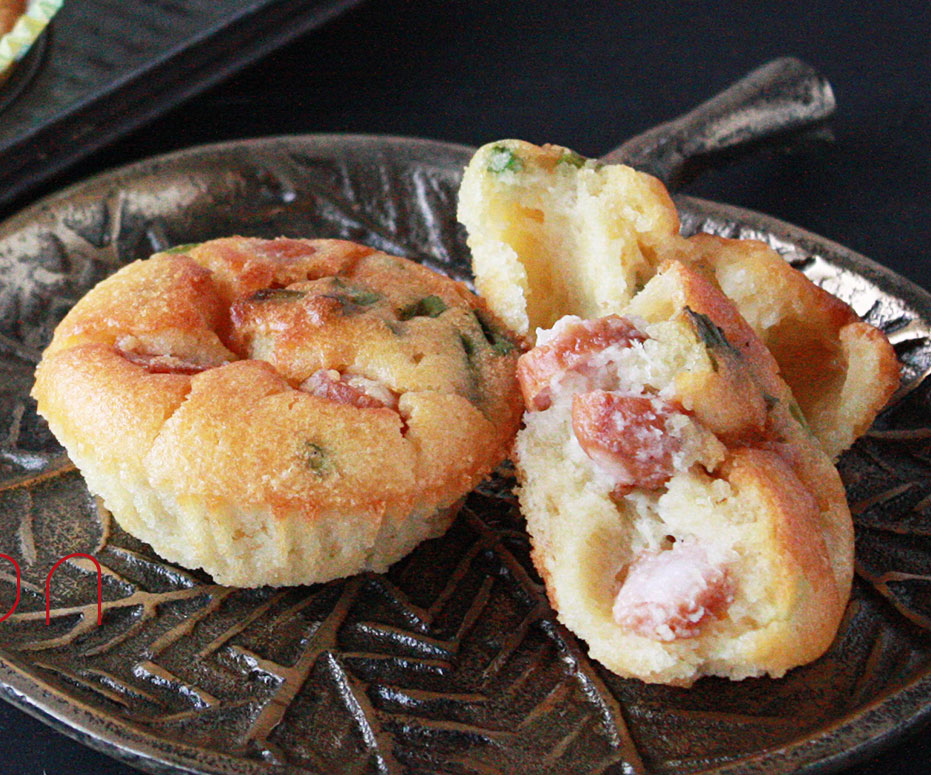 混ぜて焼くだけ！ホットケーキミックスで簡単「お食事マフィン」♪