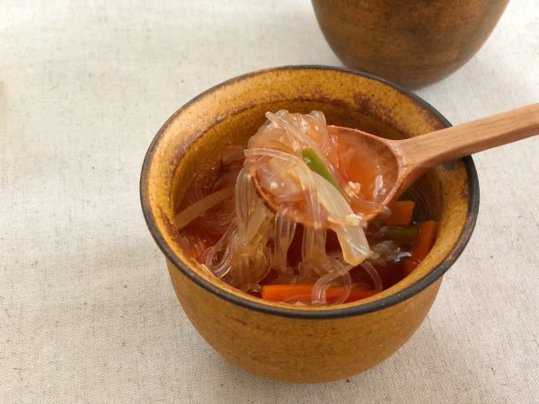 包丁いらず!レンジ6分の簡単ダイエットレシピ「たっぷり野菜の春雨スープ」