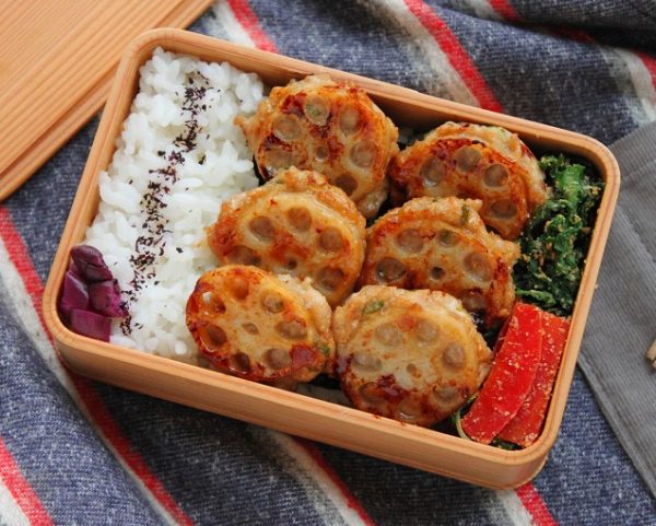 時短で可愛い！「れんこんつくね」「春菊のごま和え」2品弁当