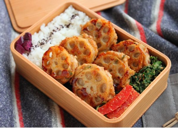 時短で可愛い！「れんこんつくね」「春菊のごま和え」2品弁当