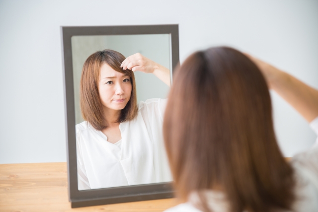 直毛や猫っ毛でも簡単！ふんわり今っぽい「流し前髪」の作り方