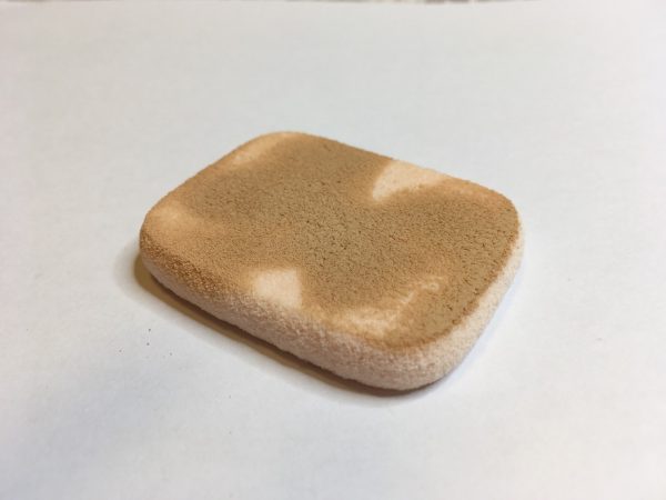 汚れたファンデーションスポンジ