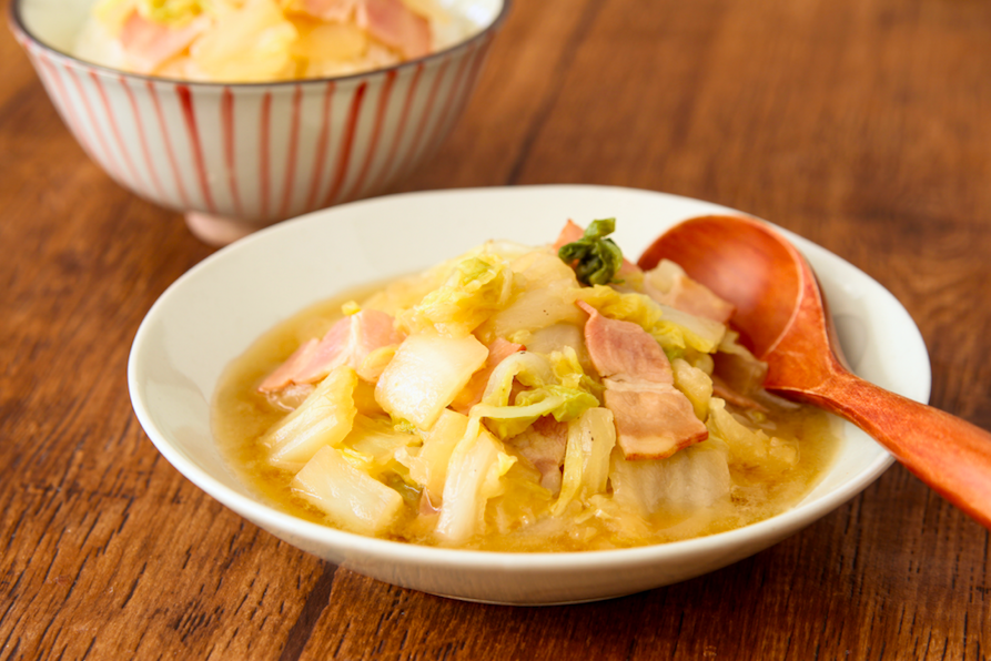 ご飯がすすむ♪レンジで簡単作り置き「白菜とベーコンのうま煮」