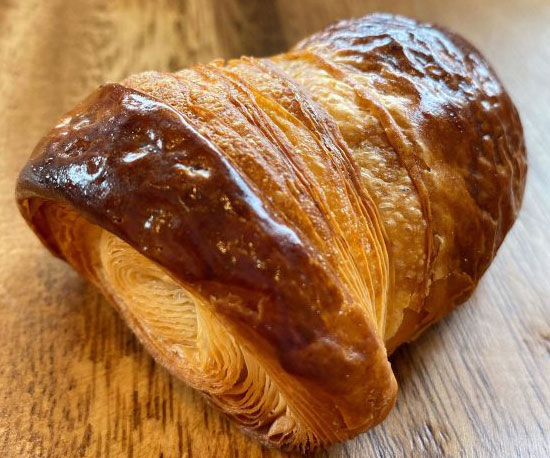 【東京・竹ノ塚のパン屋】甘じょっぱい“アンチョビクロワッサン”が美味しすぎ！「市東製作所」