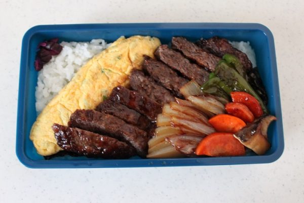 2品弁当の詰め方プロセス
