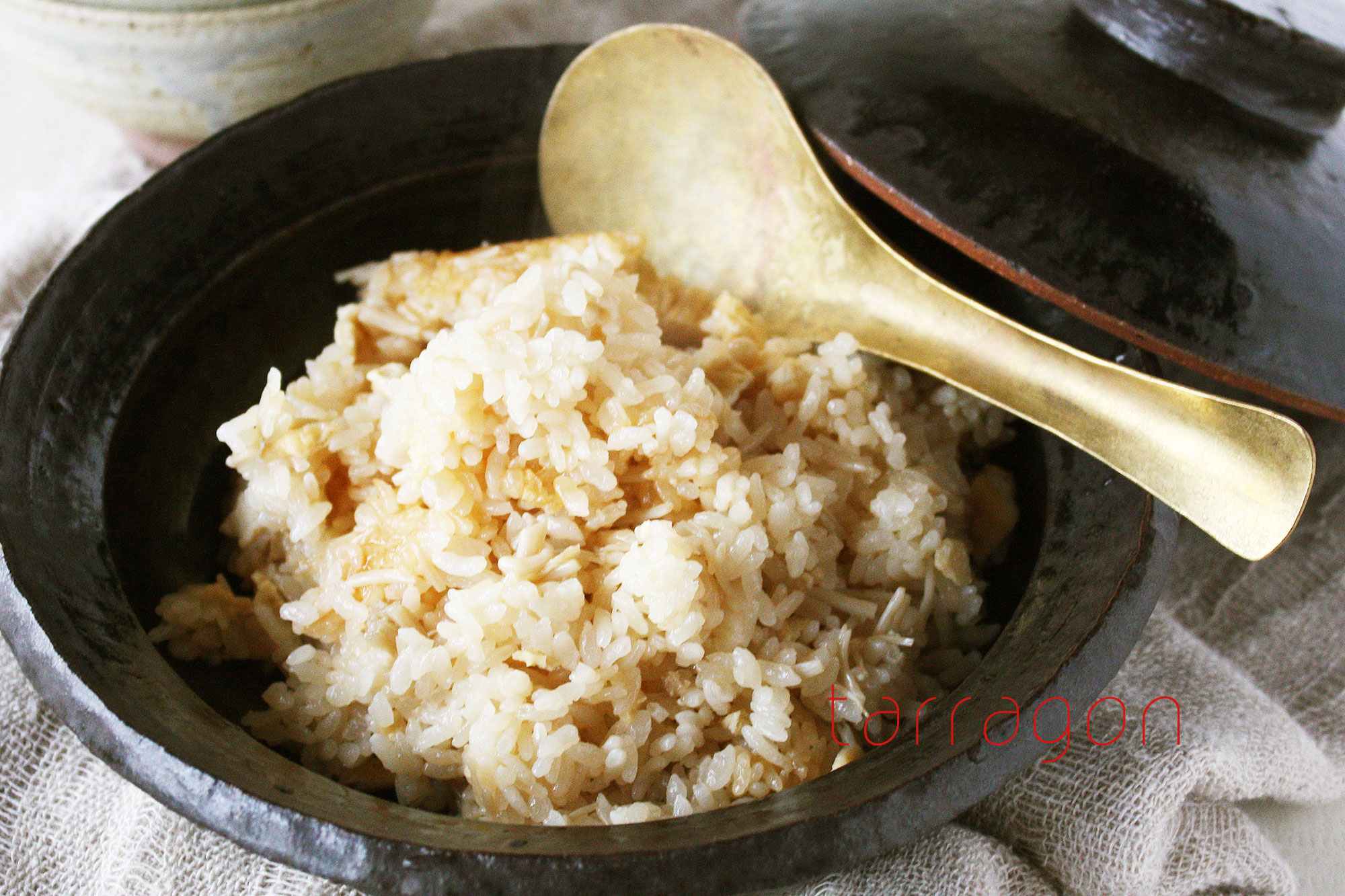 ダイエット中の強い味方！簡単ヘルシー「えのきと油揚げの炊き込みご飯」