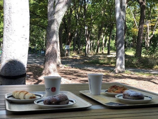 【関西のおすすめパン屋】緑に囲まれた空間で楽しむ朝時間♪何度でも行きたい「R Baker 大阪城公園店」
