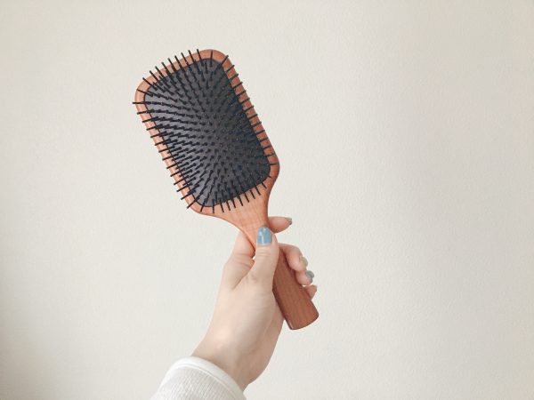 髪をとかすだけじゃない!3ステップで爽快「ヘアブラシ」マッサージ