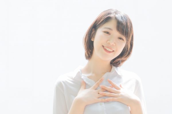 安心した表情の女性