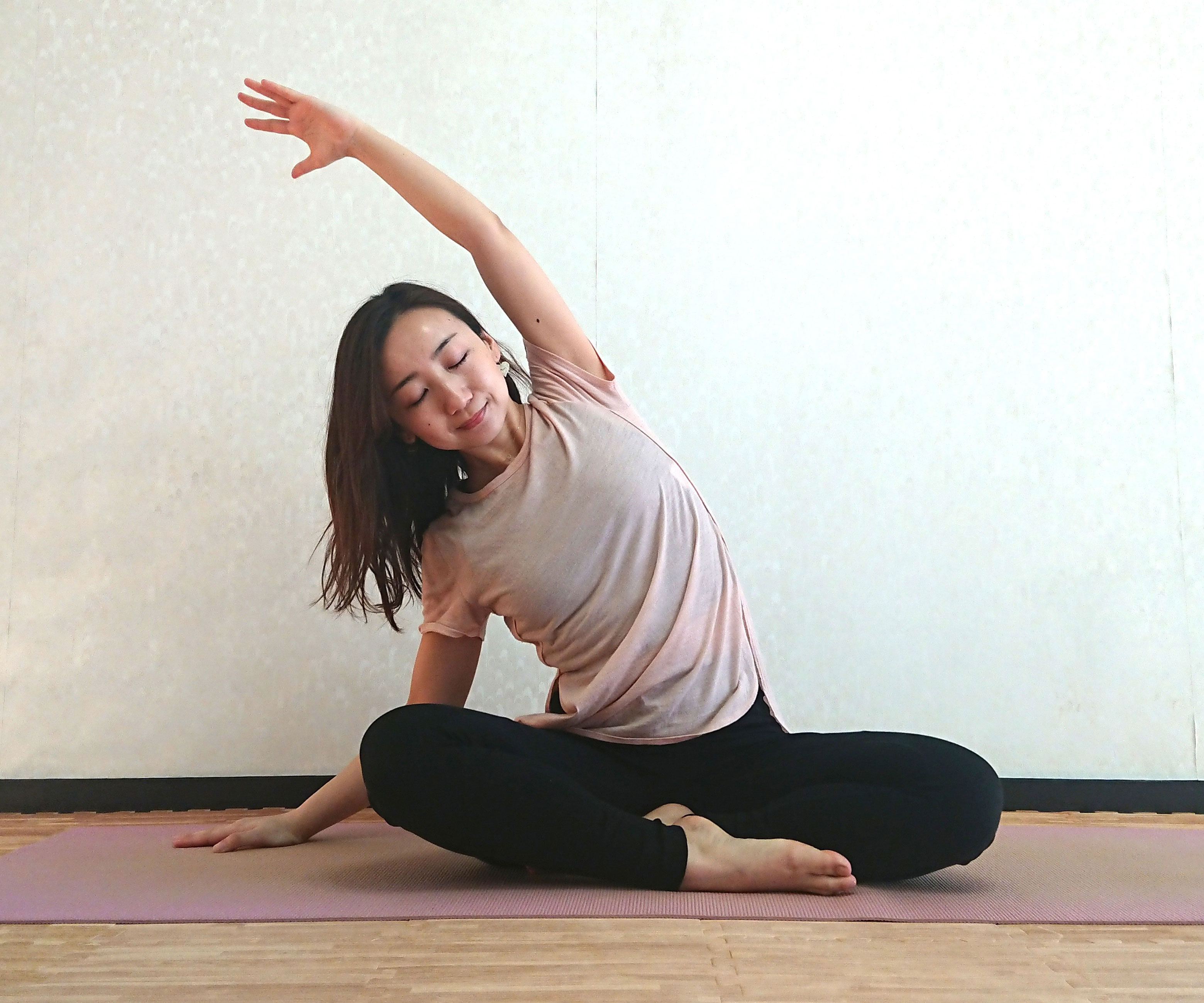 外出しづらい時期、おうちヨガを楽しもう！背骨を整える「ヨガメドレー」