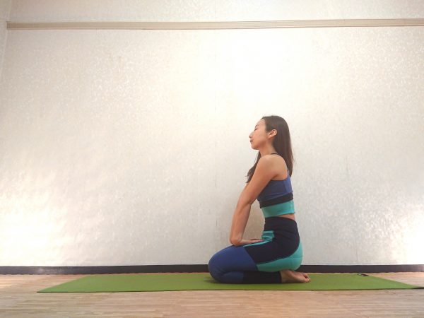 おうちヨガトトレで運動不足解消!体幹を鍛える「プランクポーズ」のアレンジ
