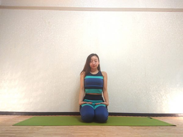 おうちヨガトトレで運動不足解消!体幹を鍛える「プランクポーズ」のアレンジ