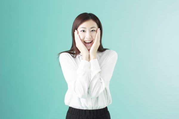感動する女性