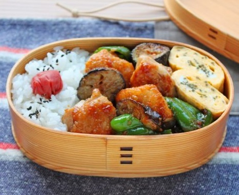 ご飯が進む！「鶏のみそ照り焼き」「塩昆布卵焼き」2品弁当
