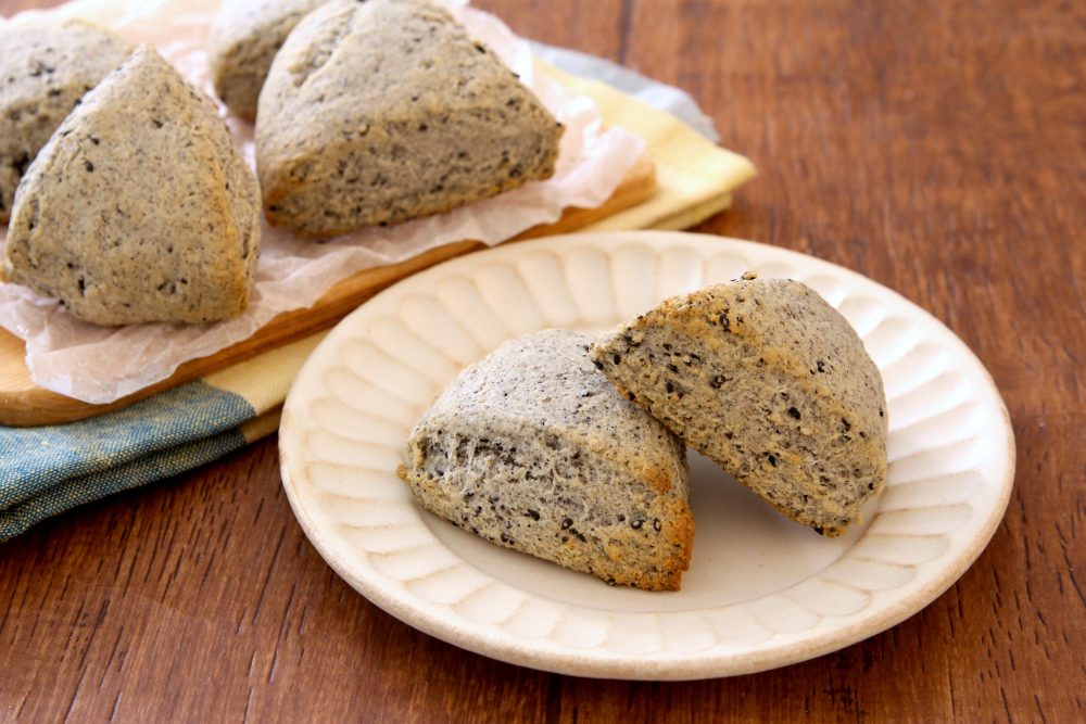 ポリ袋＋たった5分で生地完成！ホットケーキミックスで簡単「黒ごまスコーン」