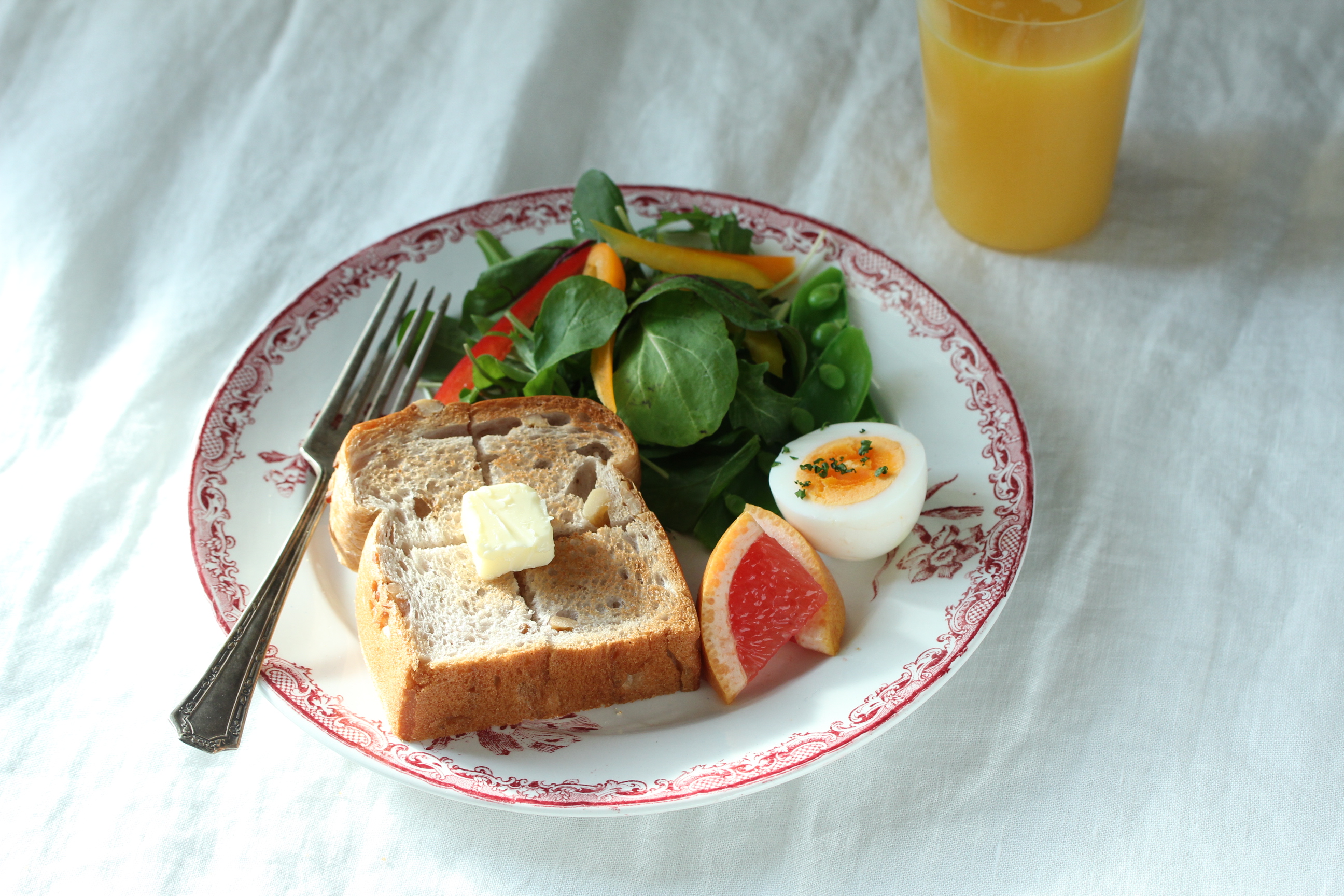 はじめての一人暮らしに。朝の食卓で役立つ「食器」の選び方