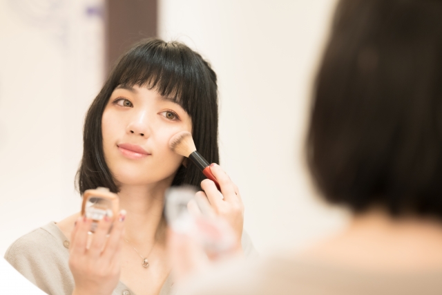 チークの場所を変えるだけ！美人顔になる簡単「黄金比」メイク術♪