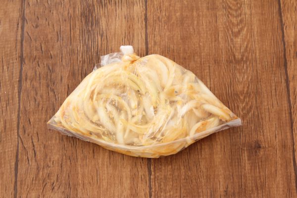 チンして漬けるだけ!ご飯がすすむ「新玉ねぎのみそポン酢」の作り置き