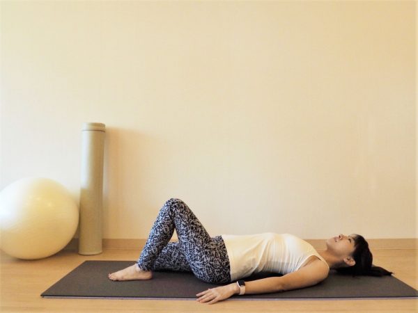 最高に気持ちいい！縮んだ体を引き伸ばす「秘伝のひざ倒しストレッチ」