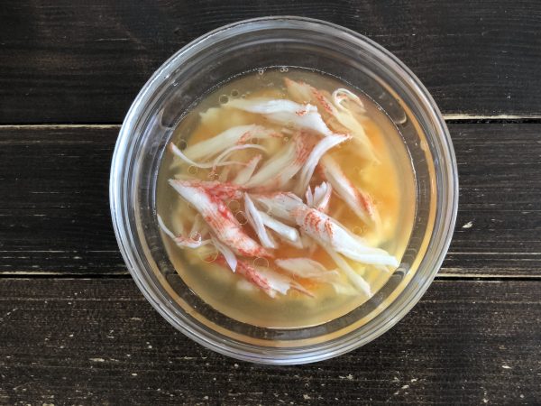 レンチン1回で完成!忙しい朝に簡単「カニカマたまごのおじや」