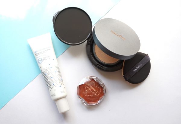 メルヴィータ ネクターブラン UVシールド SPF35・PA+++、キャンメイク クリームチーク 17、イニスフリー ライトフィット クッション