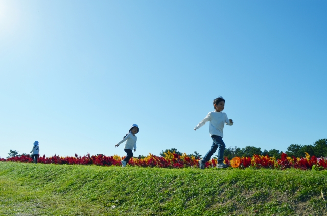 子供の夜ふかしを解消！親子で実践したい「日中のカラダの動かし方」