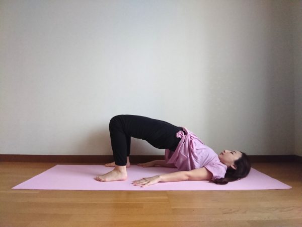 ヨガで美尻をつくる!ヒップアップ効果大「橋のポーズ」バリエーション
